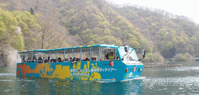 湯西川の水陸両用バス